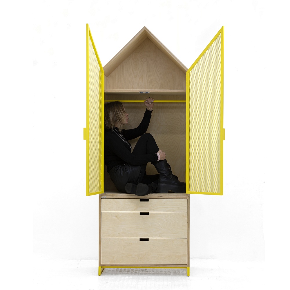20241101 yellow house 0040 square 1600.jpg