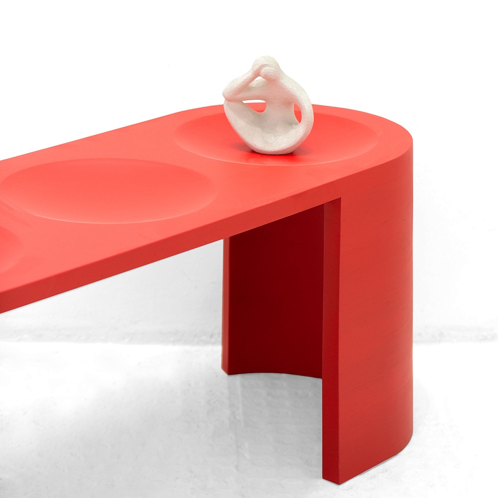 20250304-ovale-bench-red-0050-square-1600.jpg